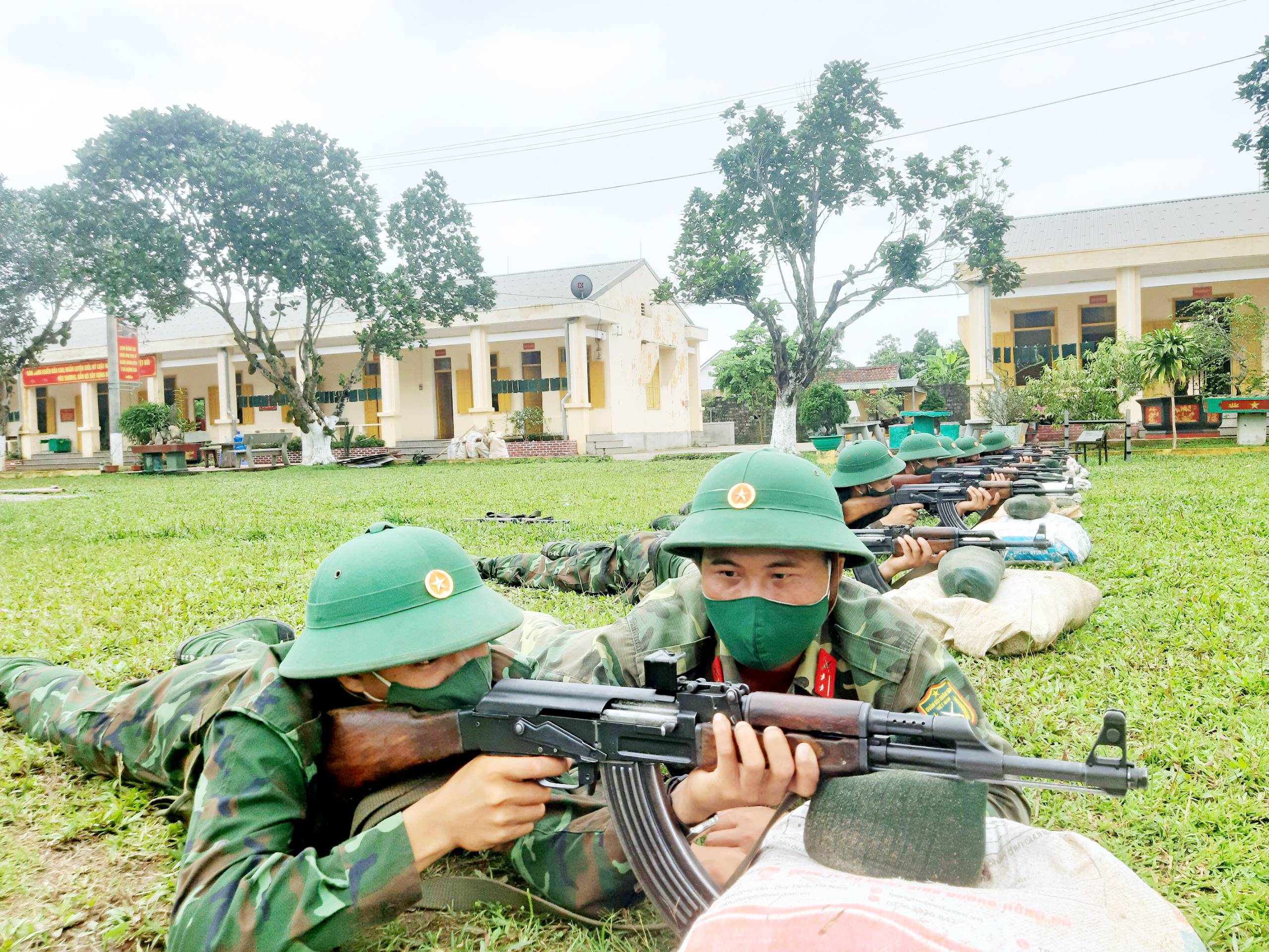 Giúp chiến sĩ dân tộc thiểu số hòa nhập đơn vị